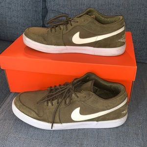 (RARE) Nike A.J v2 lows squadron green